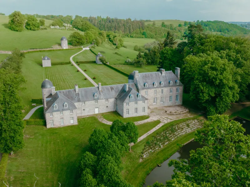 Vue aérienne du château de Pontécoulant