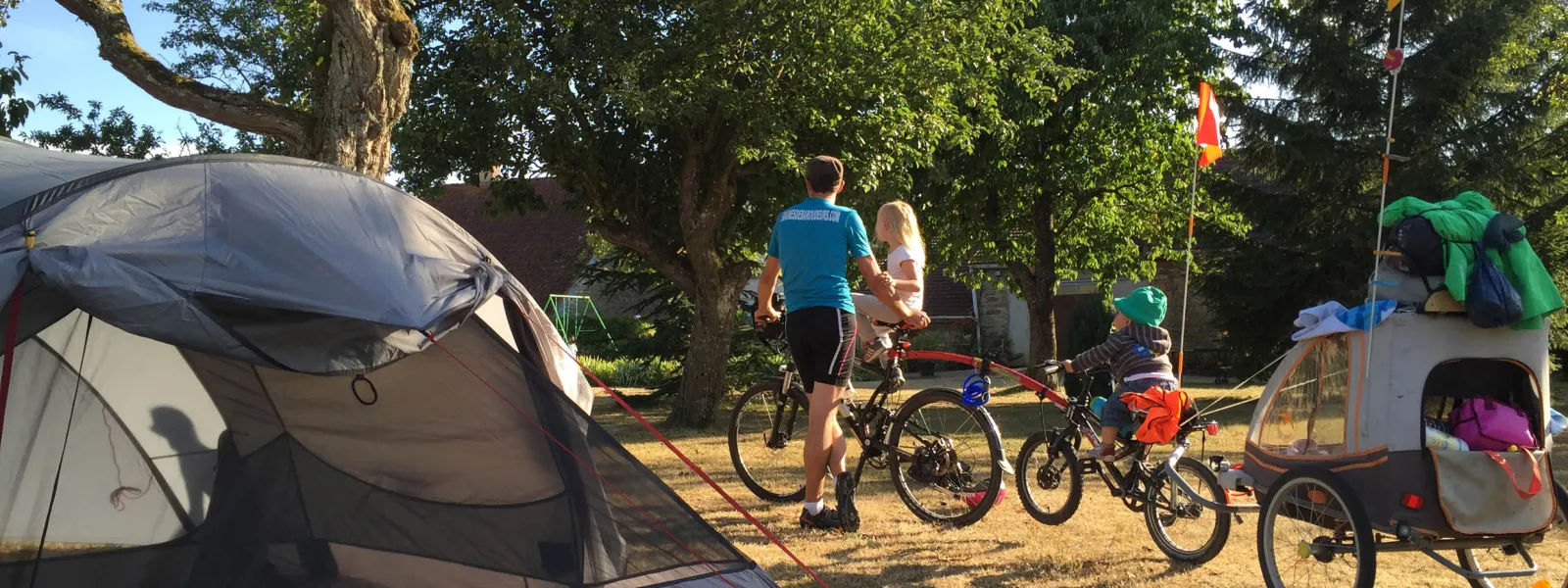En famille à vélo sur le Canal de Bourgogne