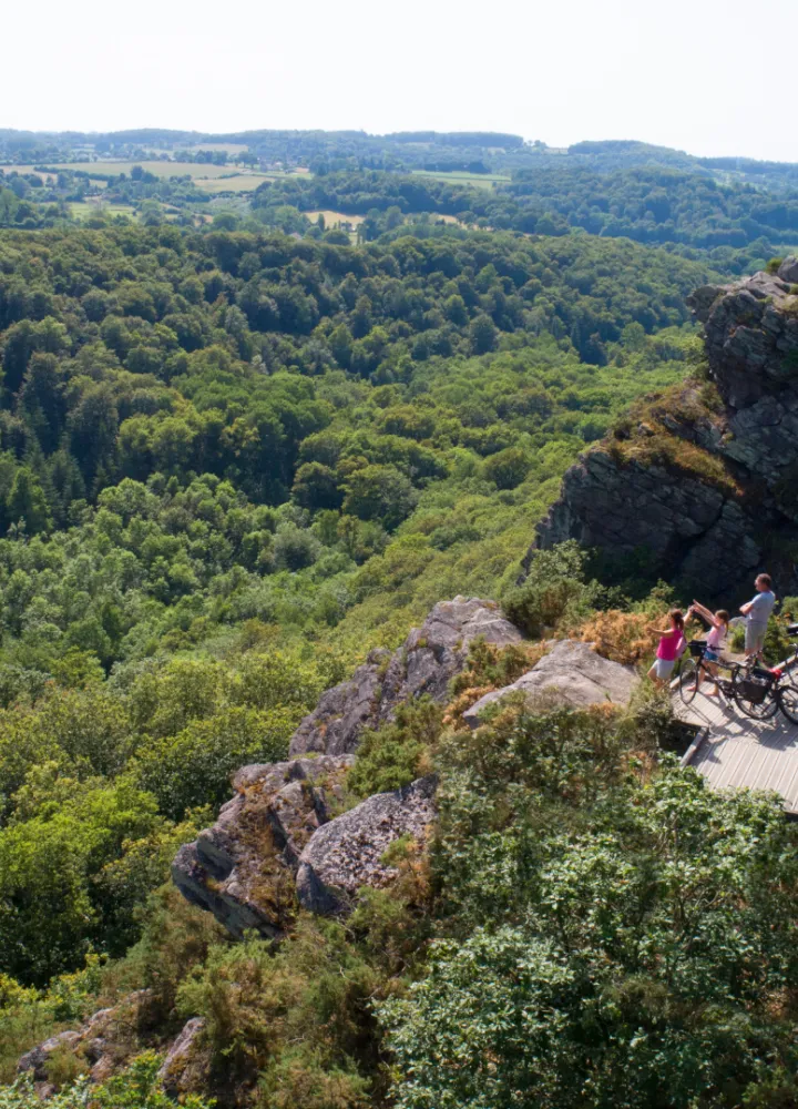 Roche d'Oëtre sur La Vélo Francette