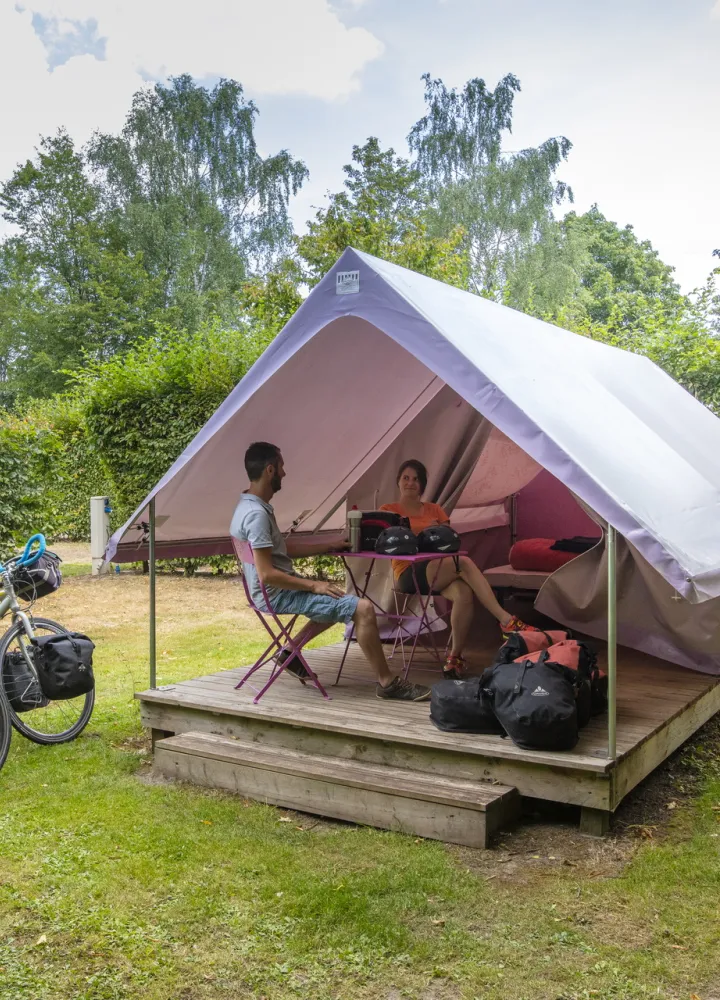 Camping Accueil Vélo avec hutte pour les cyclistes à Jumièges