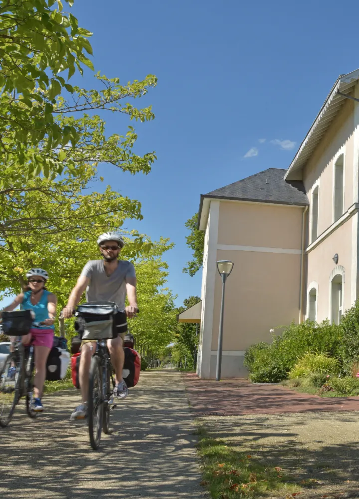 Ancienne gare sur la voie verte du Lude - Vallée du loir à vélo
