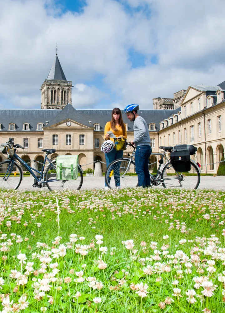 L'Abbaye aux Hommes à Caen - La Vélo Francette