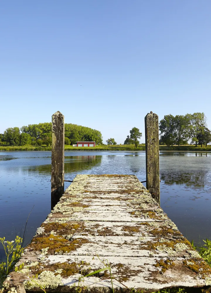 Vue du ponton sur le Canal de la Martinière