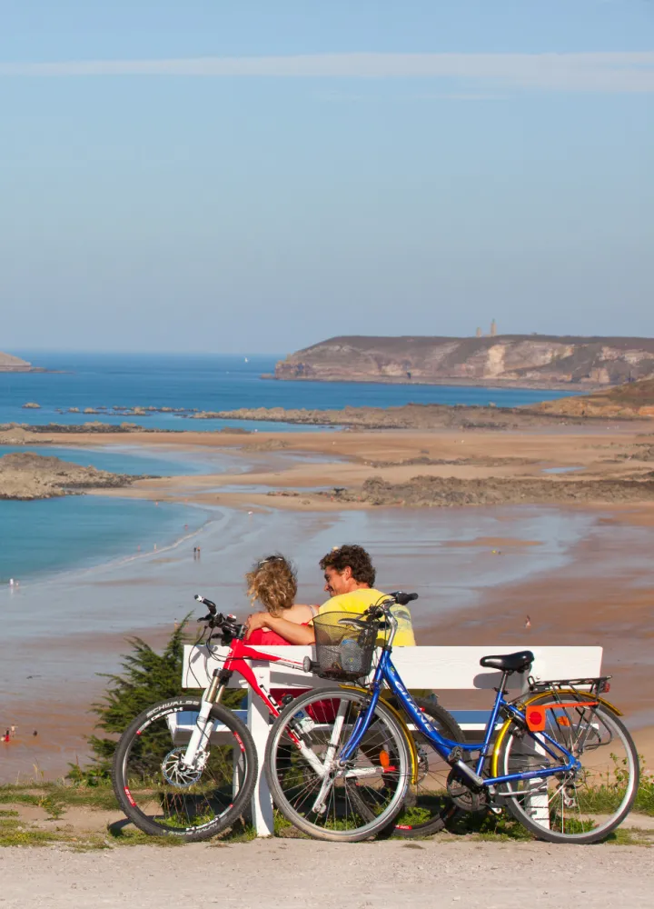 Le Cap Frehel à vélo en famille - Vue sur la Manche