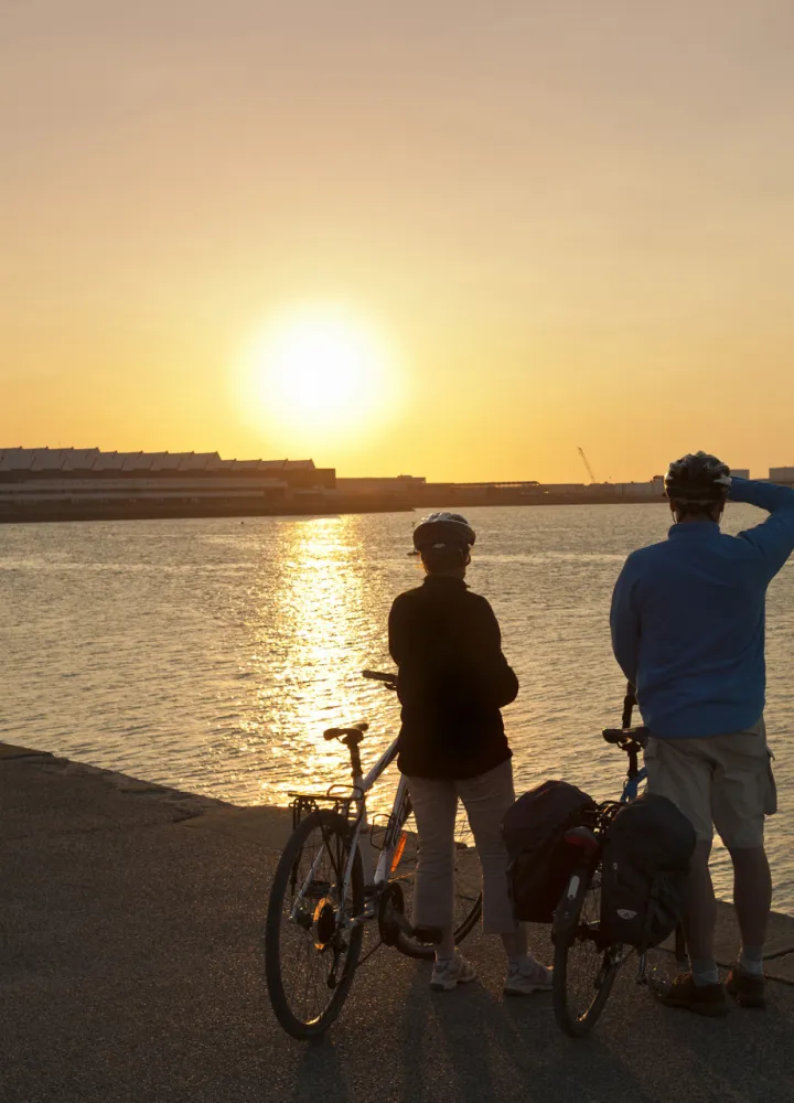 Coucher de soleil sur la plage de Cherbourg - Tour de Manche