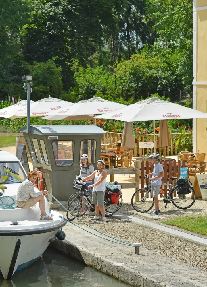 Ecluse de Villeton sur le canal de Garonne