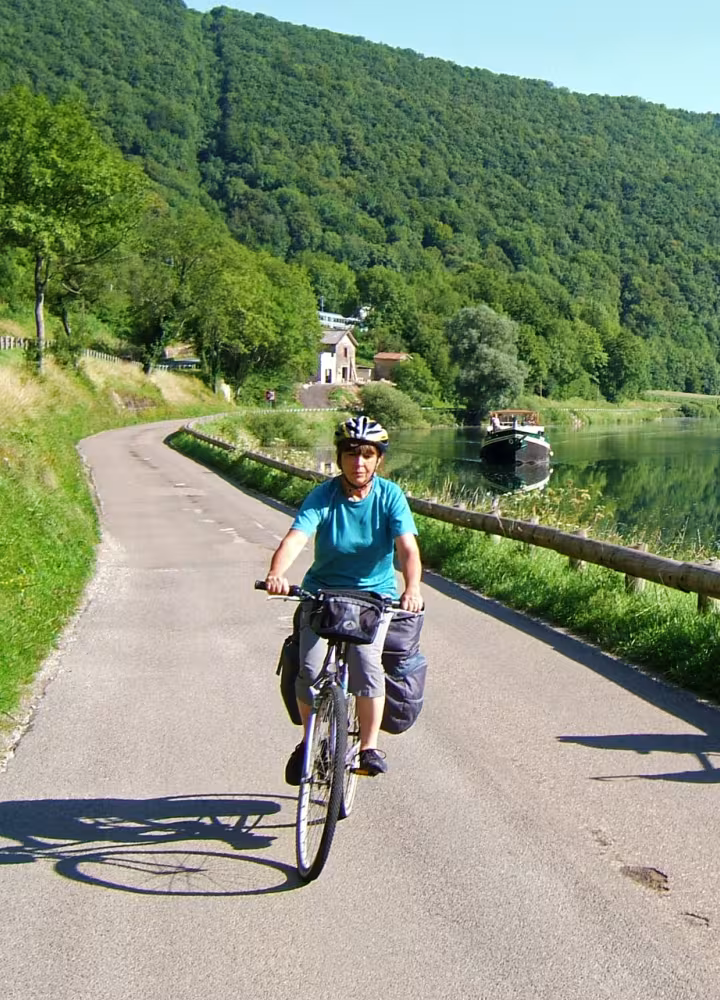 L'euroVelo 6 sur les rives du Doubs