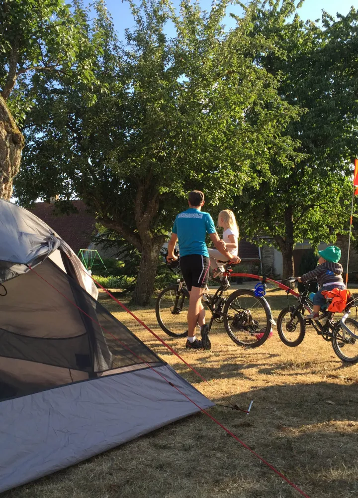 En famille à vélo sur le Canal de Bourgogne