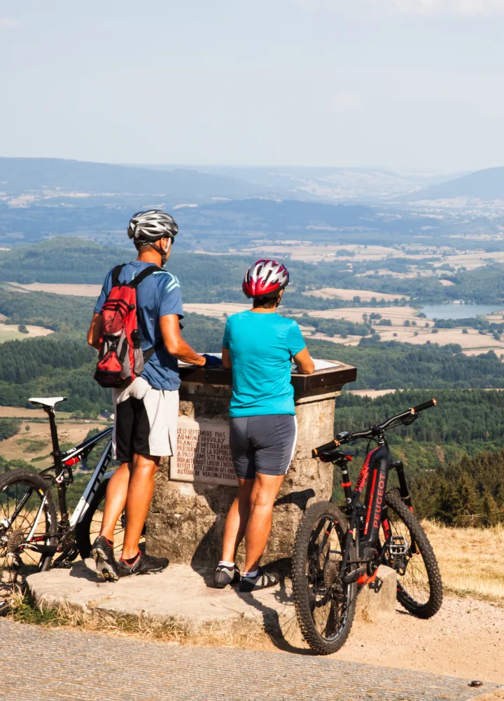 À travers le Morvan à VTT, point de vue au Mont Beuvray