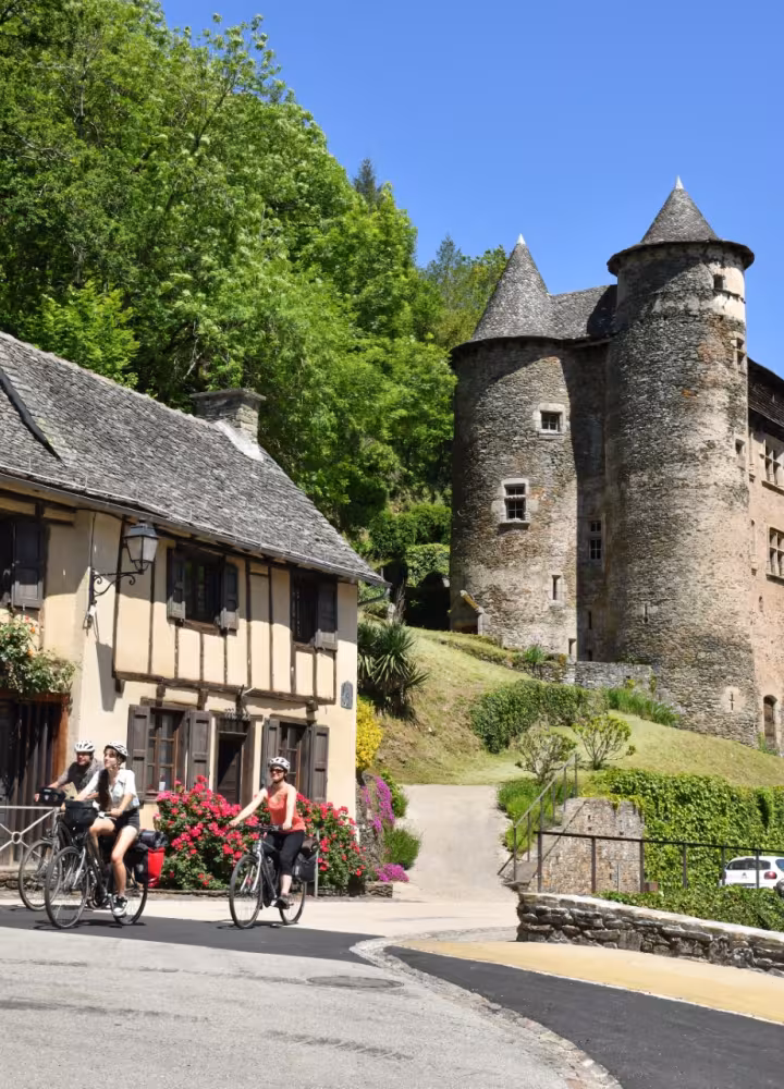 Vieillevie sur la Vallée du Lot à vélo