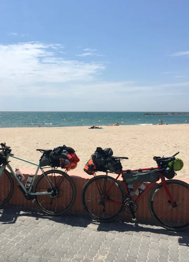Arrivée à vélo à la mer Méditerranée 