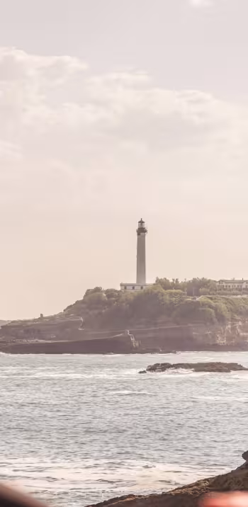 Point de vue sur l'océan à Biarritz au rocher de la vierge
