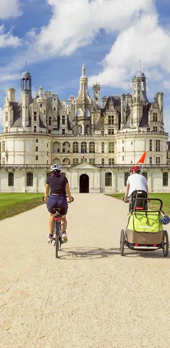 Cyclistes arrivant à Chambord - Rando Vélo