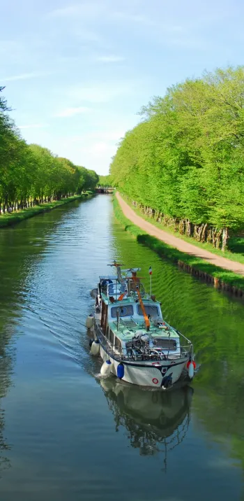 Canal entre Champagne et Bourgogne à Cusey