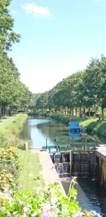 Sur le canal de Nantes à Brest