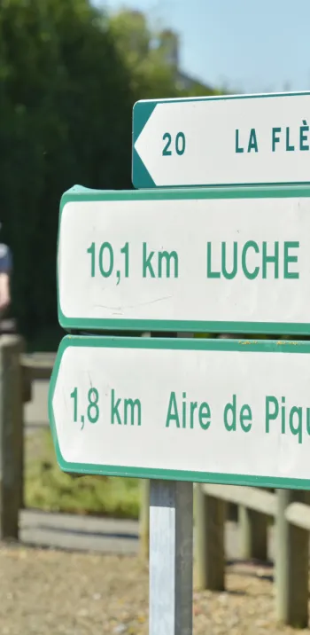 Balisage et panneau vélo dans la Vallée du Loir