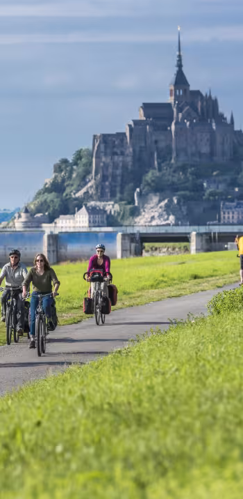 Indrukwekkende aankomst met de fiets bij Mont Saint-Michel