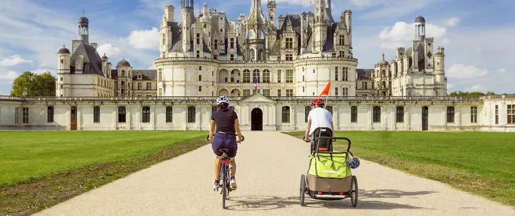 Cyclistes arrivant à Chambord - Rando Vélo