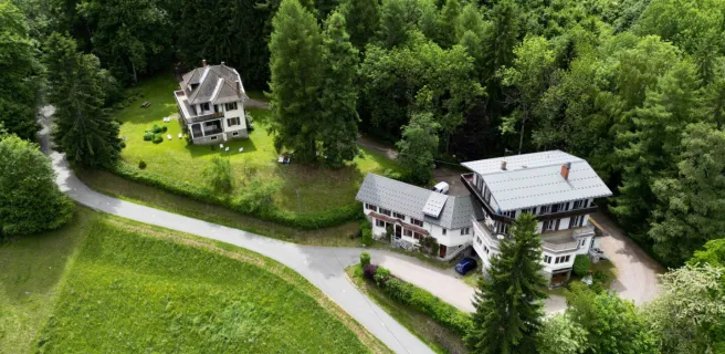 Domaine avec les deux chalets