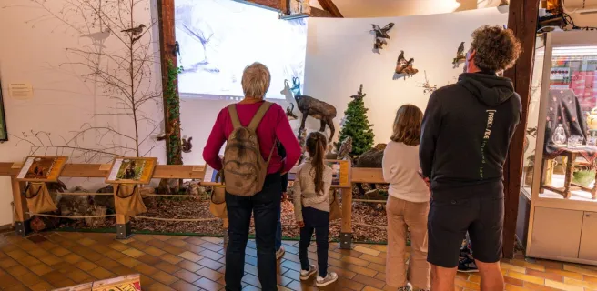 Famille au Musée