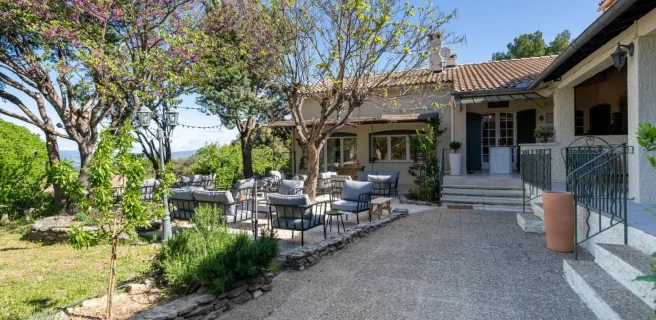 Jardin et son salon