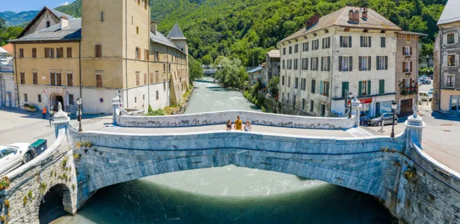 Le vieux pont / L'Isère