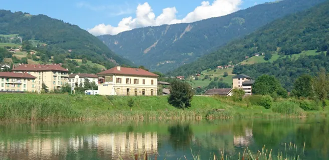 Les locaux depuis le Parc des Berges de la Chaise