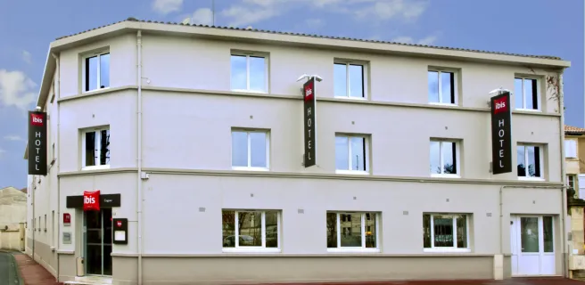 Façade Hôtel Ibis