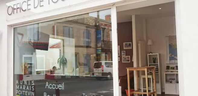 Façade de l'Office de Tourisme de Marans
