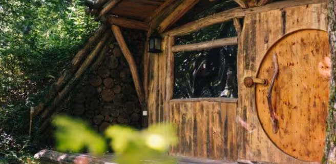 La maison de hobbit - Colline de boutiès
