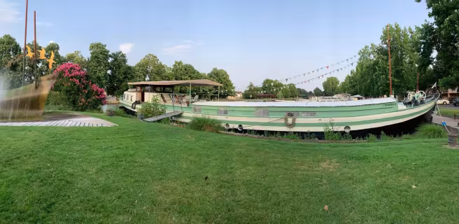 The Gemjo Houseboat & Lock House No. 17