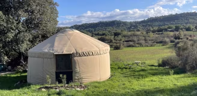 Yourte à la ferme des Bréguières