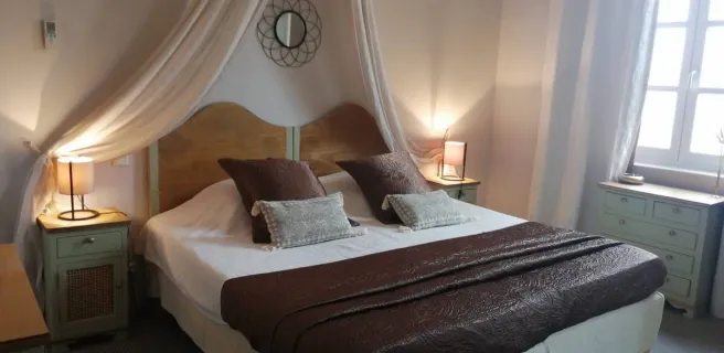 ENTRE BASTIDE ET CITÉ