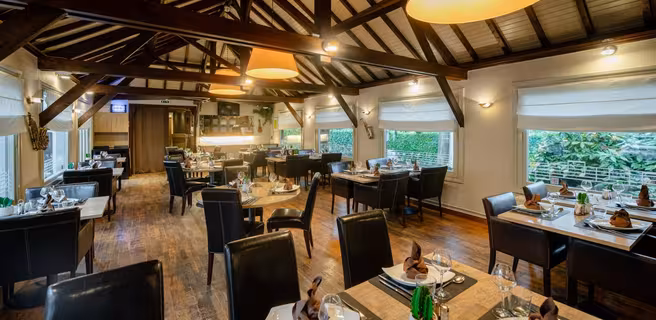 Logis Hôtel Restaurant des Acacias Lille Neuville-en-Ferrain