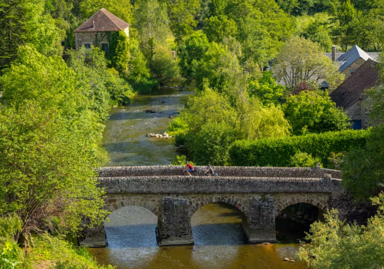 Cyclistes à Saint-Céneri-le-Gérei