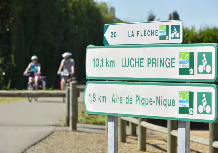 Balisage et panneau vélo dans la Vallée du Loir