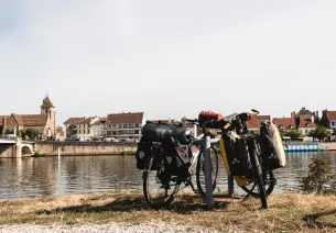 Saint-Jean-de-Losne sur La Voie Bleue