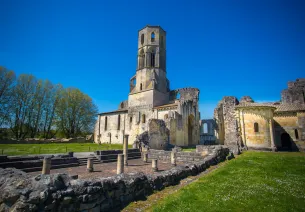 De abdij van Sauve-Majeure midden in het natuurgebied Entre Deux Mer