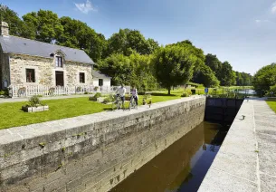 Canal de Nantes à Brest à vélo