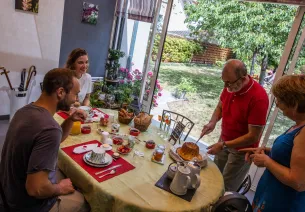 Petit déjeuner en chambre d'hôtes Accueil Vélo