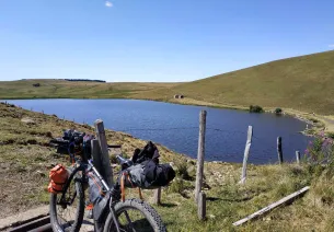 Seul au monde à VTT sur le plateau du Cézallier