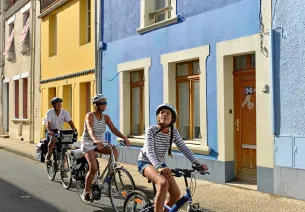 Maisons colorées à Paimboeuf - La Loire à vélo en famille