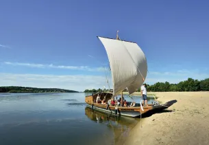 Bateau traditionnel de Loire, la toue sablière Rêves de Loire et d'ailleurs - Le Thoureil - Anjou