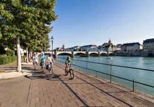 vélo en Suisse le long du Rhin
