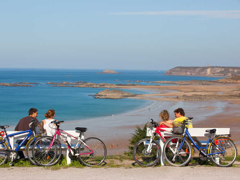 Le Cap Frehel à vélo en famille - Vue sur la Manche