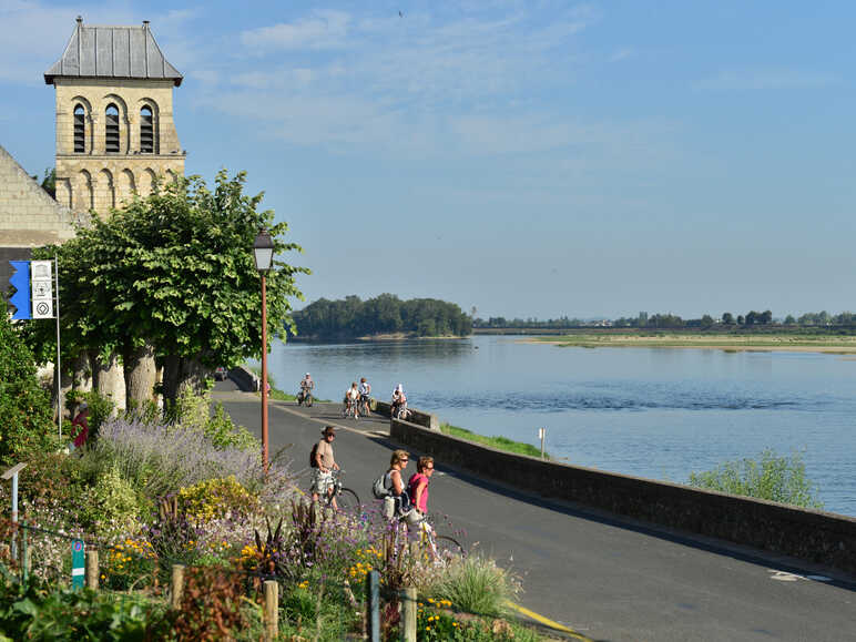 Cyclistes en bord de Loire au Thoureil