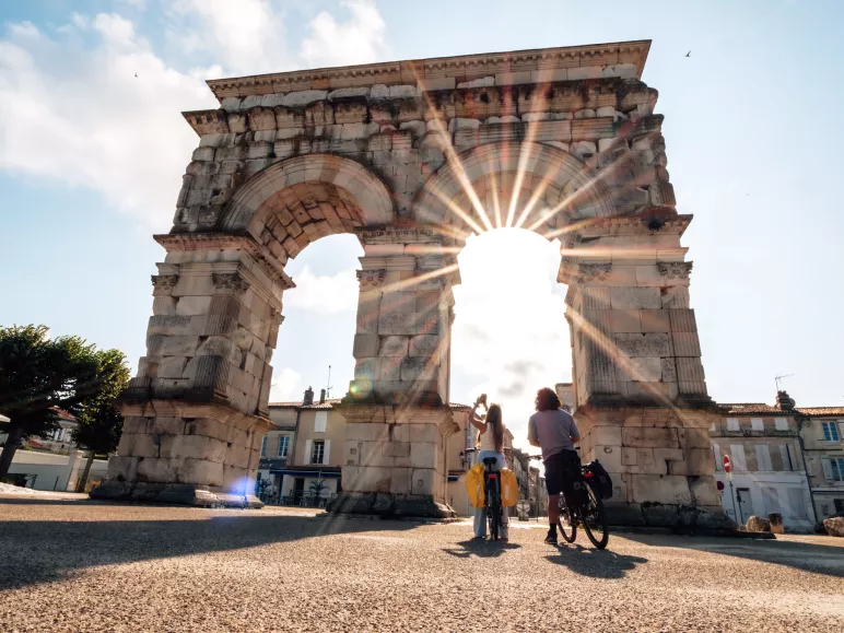 Entre vignes et pierres à vélo : une immersion culturelle en Charente